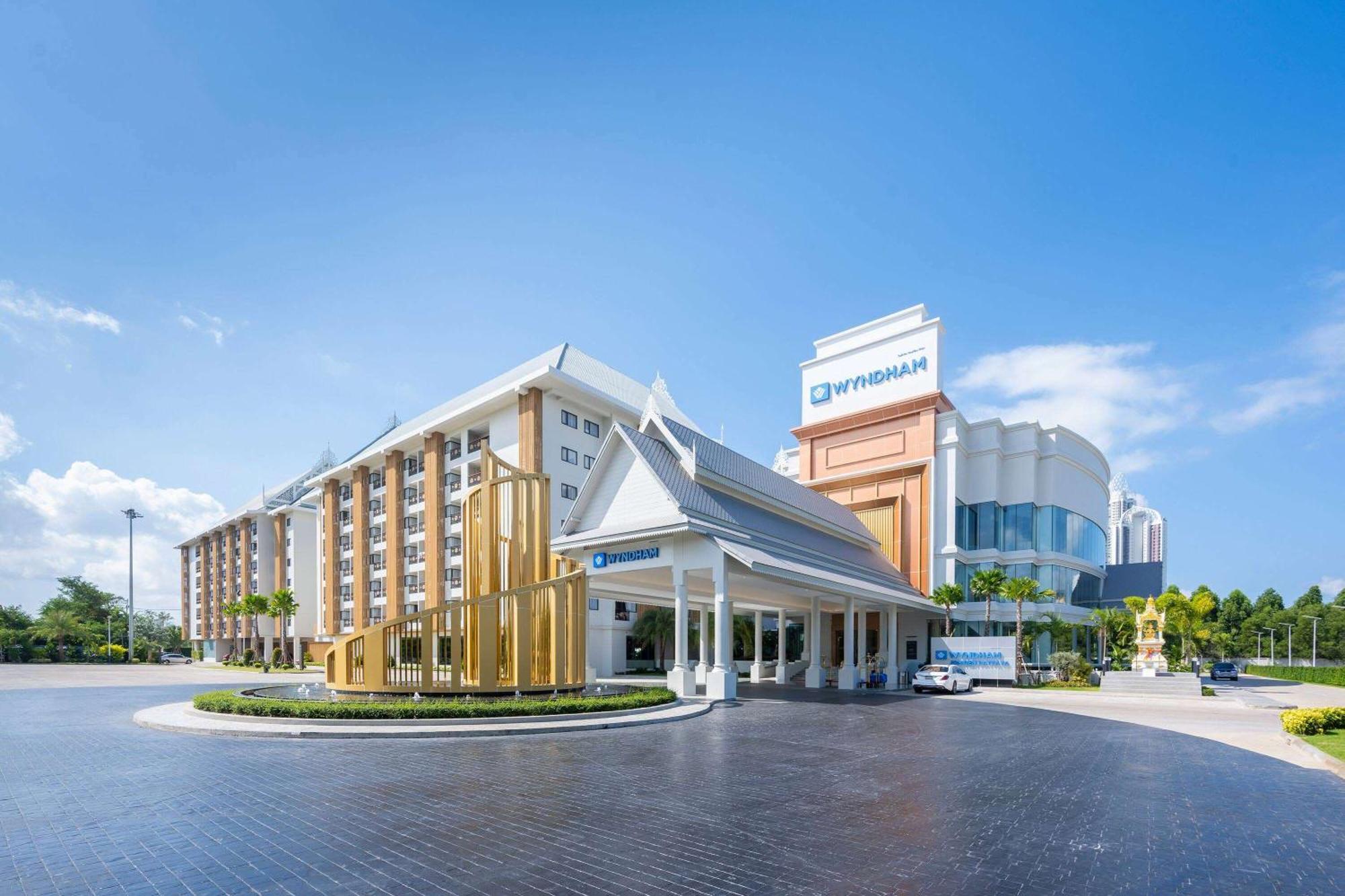 Wyndham Jomtien Pattaya Hotel Na Chom Thian Exterior foto