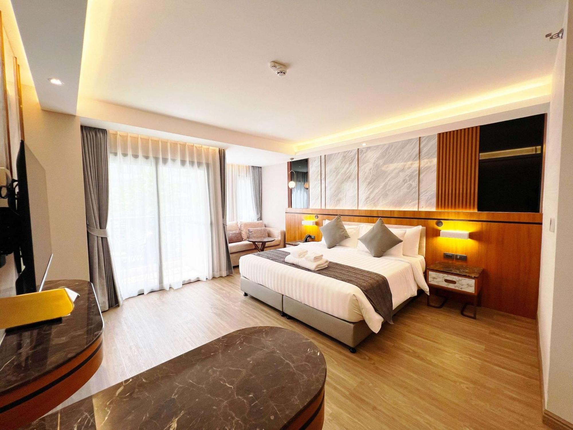 Wyndham Jomtien Pattaya Hotel Na Chom Thian Exterior foto