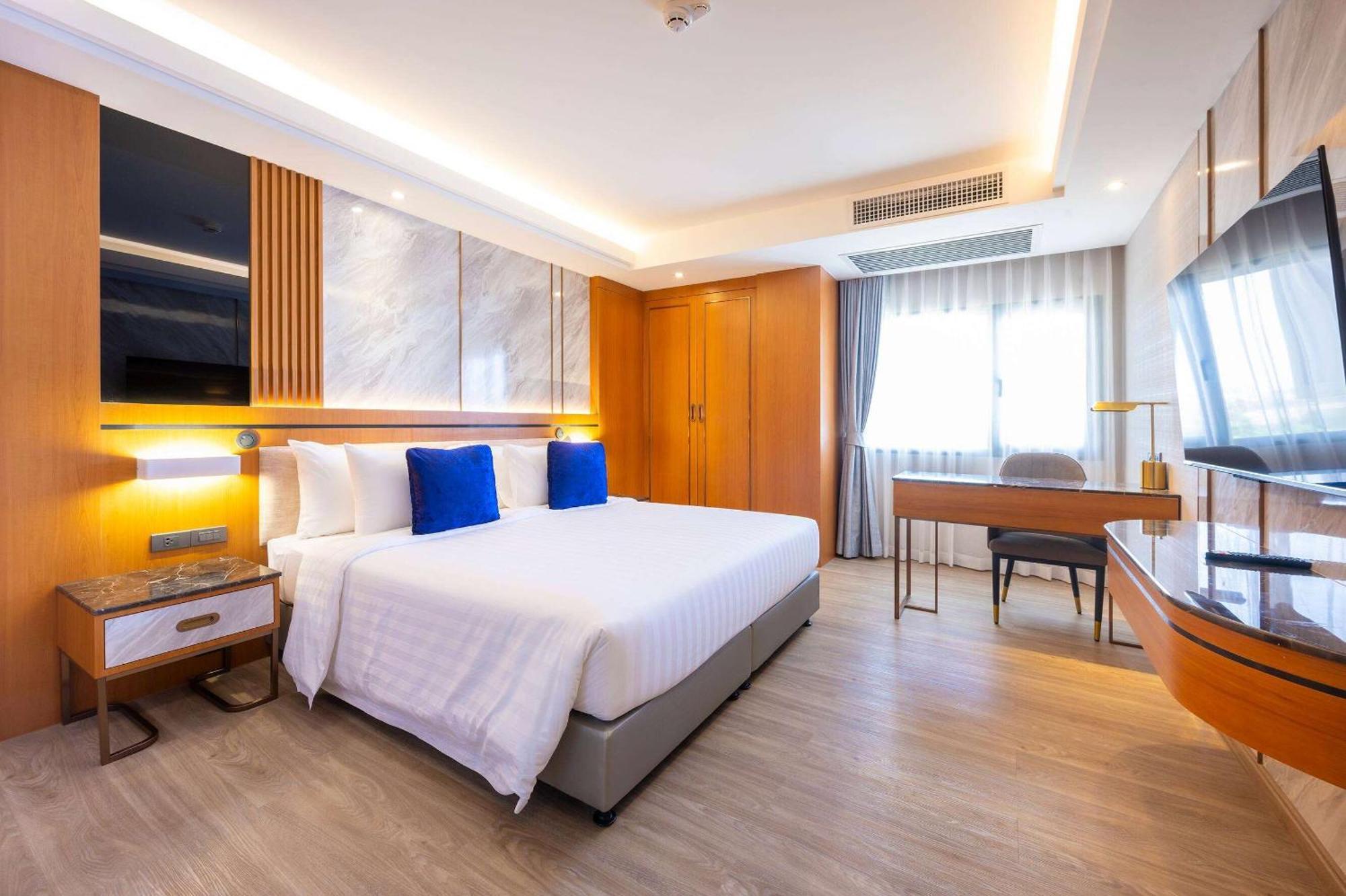 Wyndham Jomtien Pattaya Hotel Na Chom Thian Exterior foto