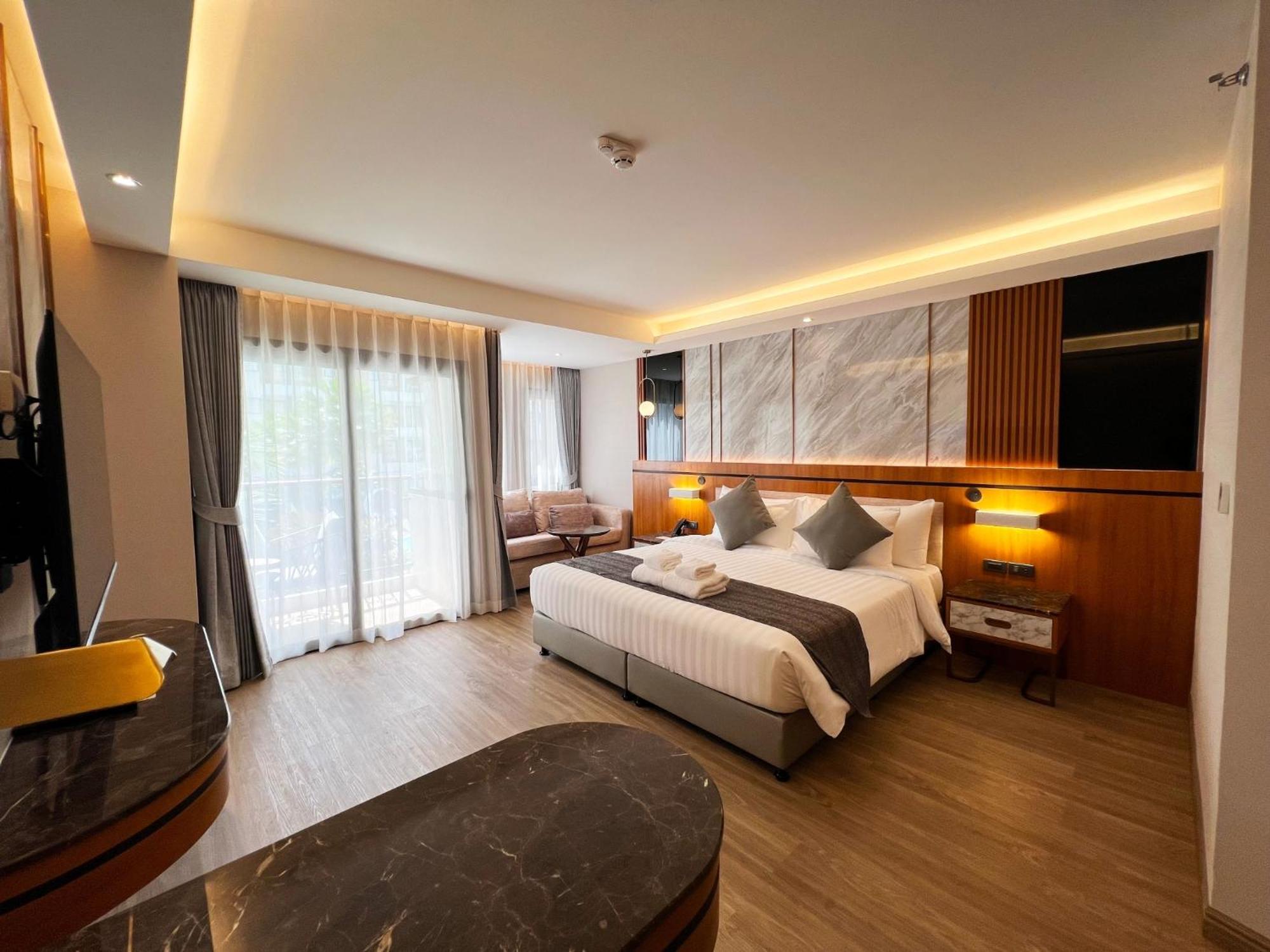 Wyndham Jomtien Pattaya Hotel Na Chom Thian Exterior foto