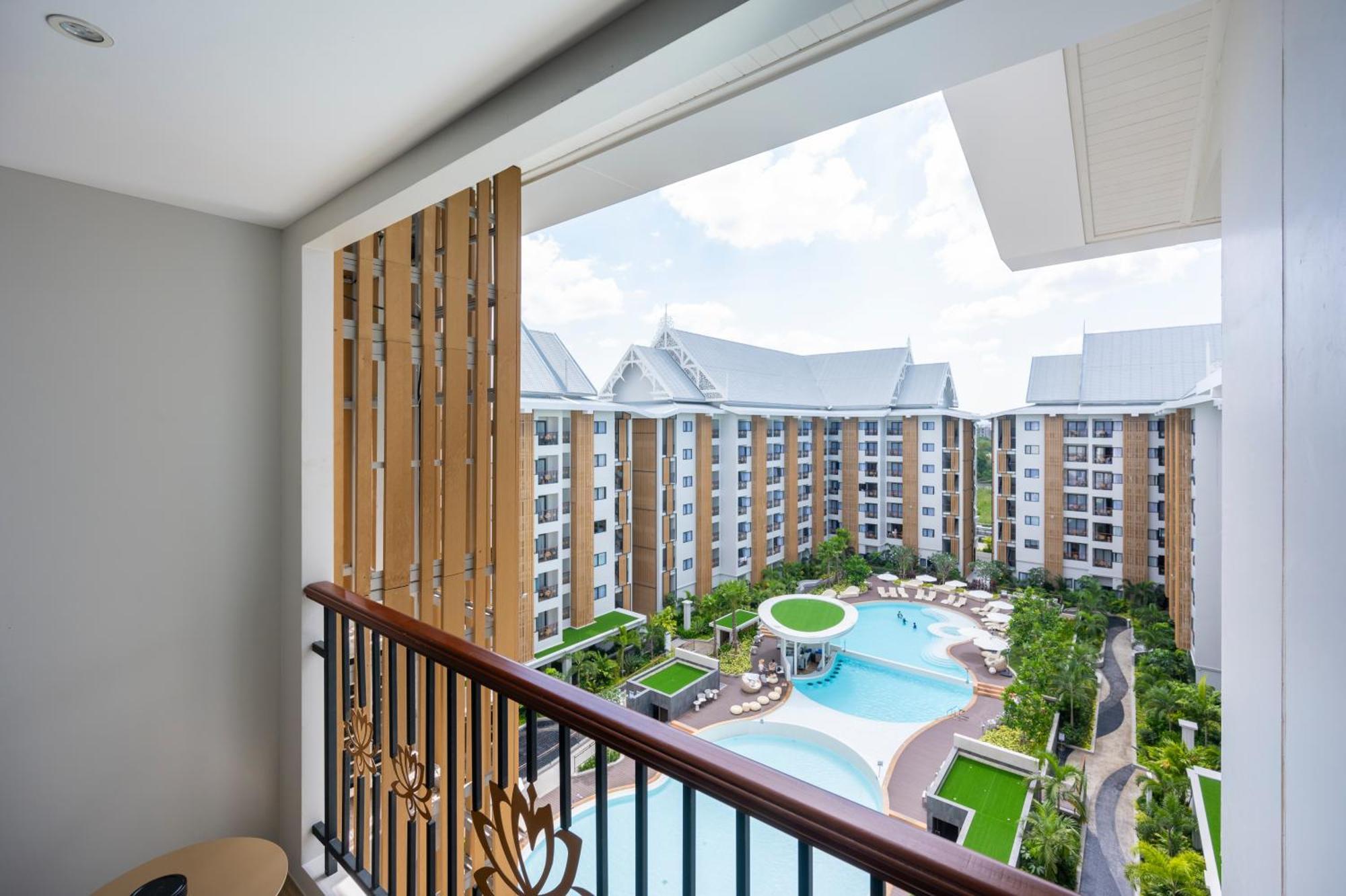 Wyndham Jomtien Pattaya Hotel Na Chom Thian Exterior foto