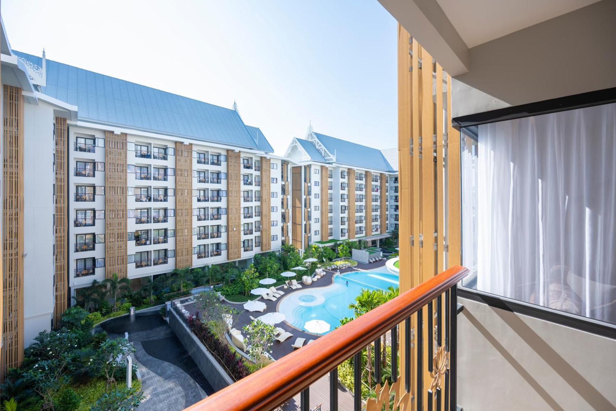 Wyndham Jomtien Pattaya Hotel Na Chom Thian Exterior foto