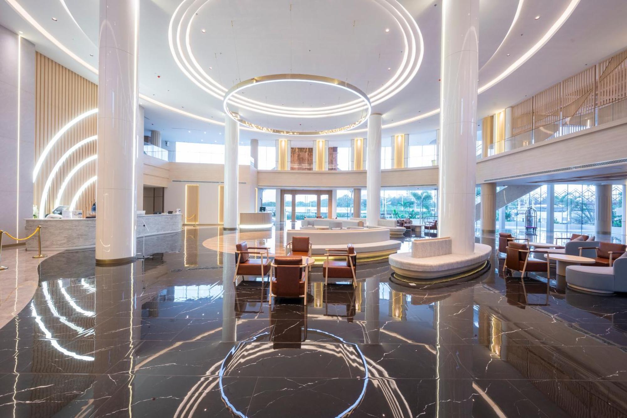 Wyndham Jomtien Pattaya Hotel Na Chom Thian Exterior foto