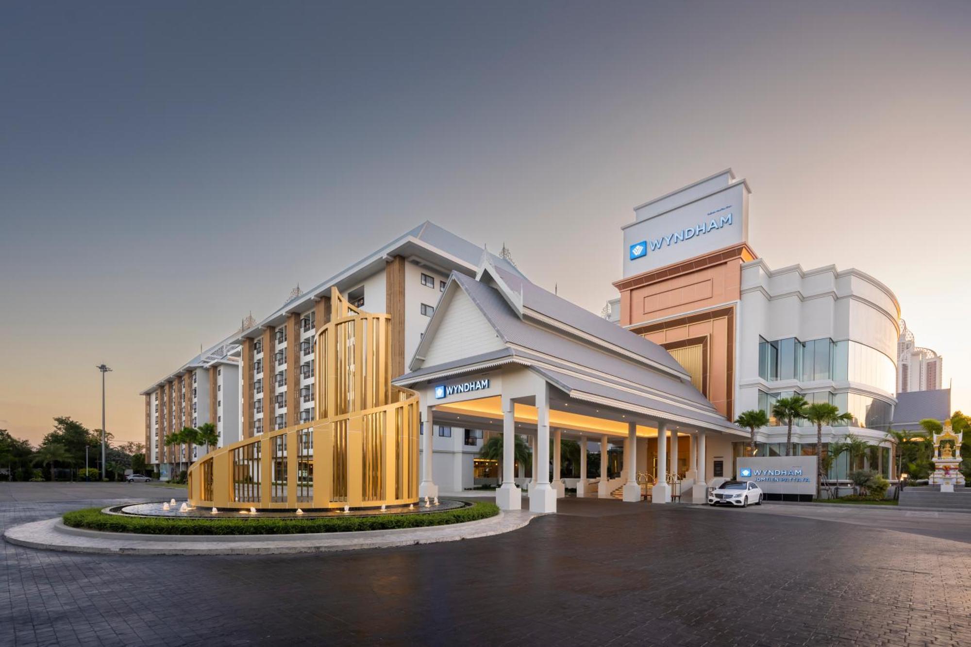 Wyndham Jomtien Pattaya Hotel Na Chom Thian Exterior foto